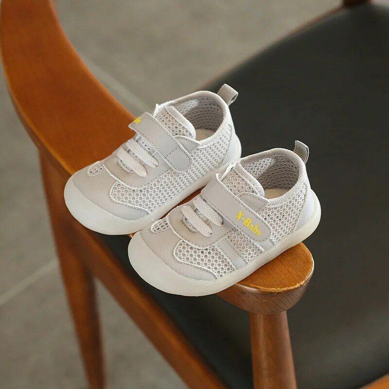 Sepatu bayi balita laki-laki dan perempuan, sneaker bernafas sol lembut Anti slip dapat dipakai untuk balita