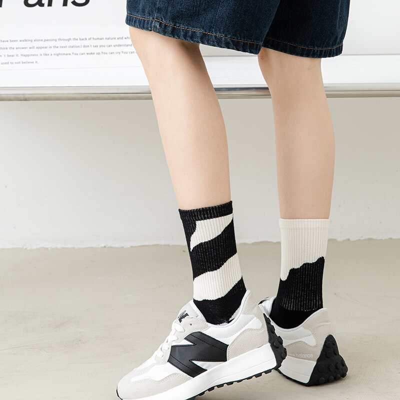 Calcetines de algodón con estampado asimétrico para Hombre, calcetín transpirable estilo Hip Hop, Harajuku, A/B