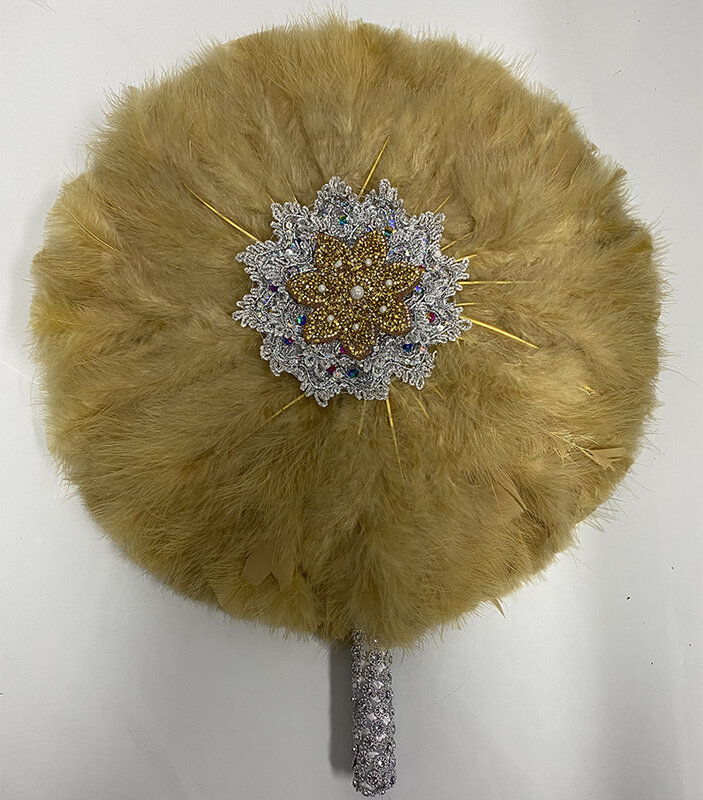 1pc  African Eventaille Mariage Fan White Turkey Feather Fan and Gold Handle Nigerian Dance Bridal Fans for Wedding