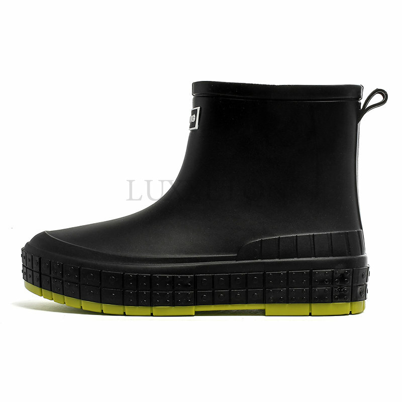 รองเท้ารองเท้าบูทหน้าฝนข้อต่ำกันน้ำกันลื่นสำหรับผู้หญิงรองเท้าลุยน้ำ sepatu PVC รองเท้าแฟชั่นสีพื้นพื้นแพลตฟอร์ม overshoes