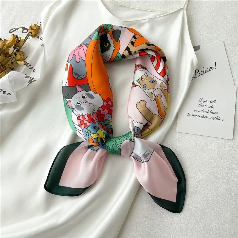 Luksusowa marka kot kreskówkowy kwadratowy szalik z imitacji jedwabiu wiosenna i letnia chusta na głowę dla kobiet wielofunkcyjna chustka na szyję
