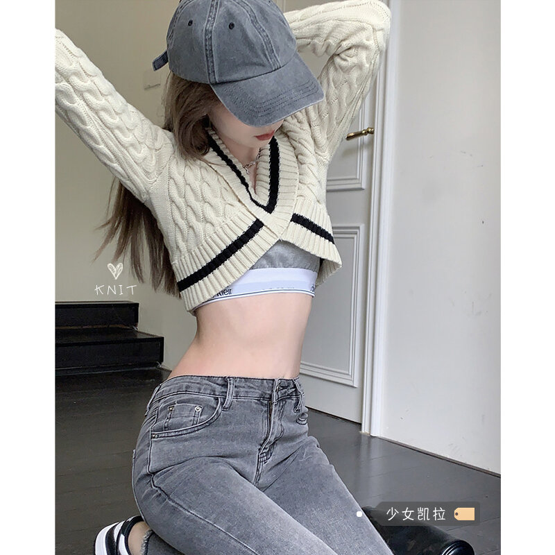 Sexy hot girl V-neck sweater women's early spring design niche tight-fitting short long-sleeved twist sweater top