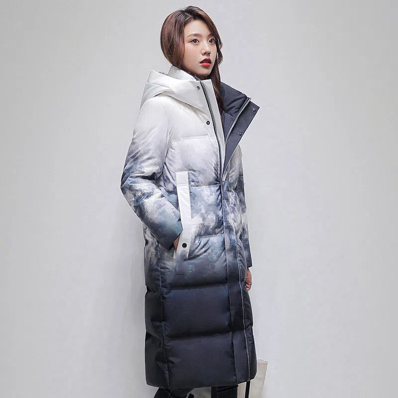 เสื้อขนเป็ดฉบับภาษาเกาหลีผู้หญิงยาวปานกลางไล่ระดับสี2022มีฮู้ดแฟชั่นแบบใหม่อบอุ่นสำหรับฤดูหนาว