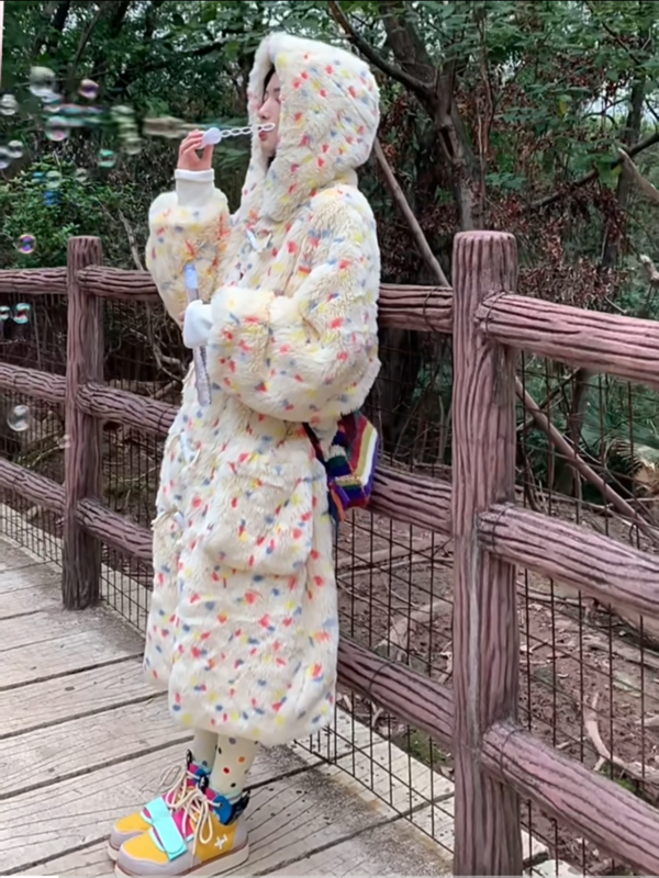 Guzik z kapturem z długim futrzany płaszcz dla kobiet ochrona środowiska królik futro zimowe zagęścić termiczny długi rękaw płaszcz ze sztucznego futra