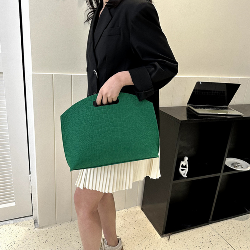 Pochette da donna Casual 2023 nuove borse a busta portatili minimalismo borsa a mano con indentazione in feltro borsa da donna d'affari in tinta unita