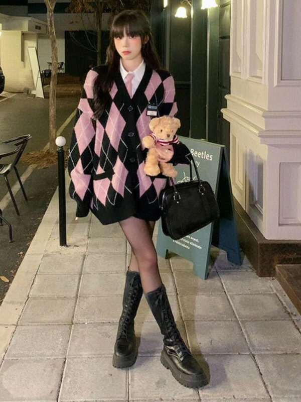 Deeptown kardigan rajut Argyle gaya Preppy wanita Sweater kebesaran merah muda manis Harajuku atasan rajut lengan panjang leher V Retro