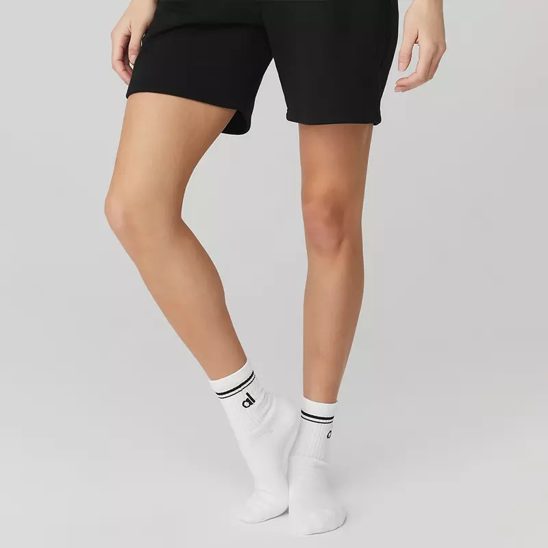 AL Yoga-Calcetines de algodón Unisex, medias de tubo largo en blanco y negro para las cuatro estaciones, accesorio deportivo para Yoga, medias de ocio, estilo de pareja