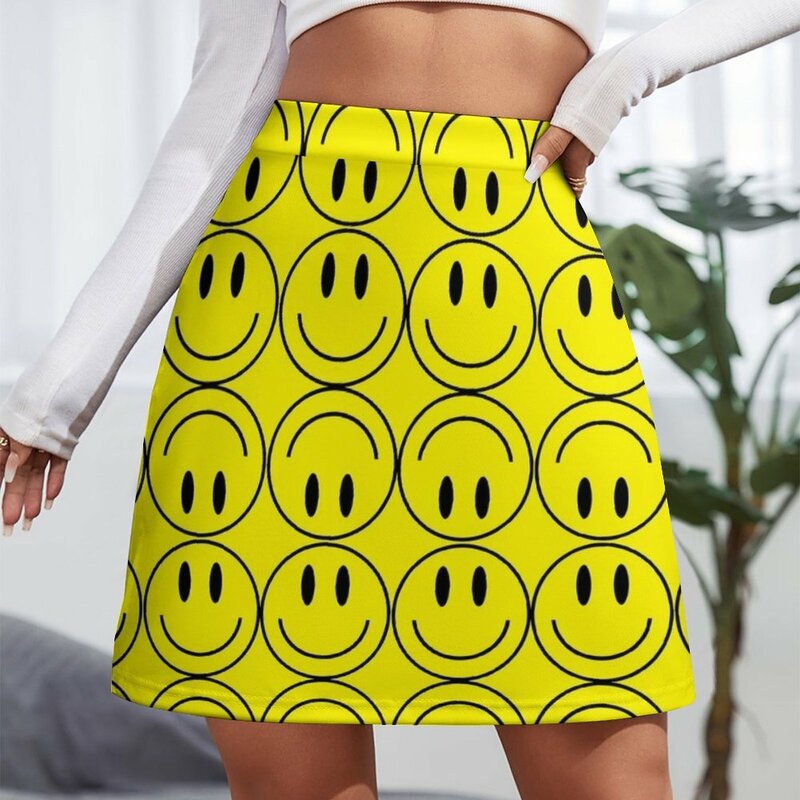Sorriso feminino Happy Faces padrão mini-saia, vestidos chiques e elegantes, roupas de boate, verão, 2023