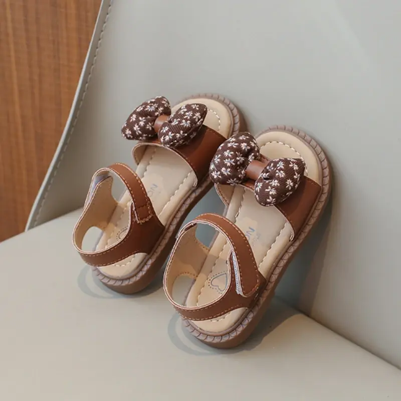 Letnie nowe sandały dziewczęce modne Bowtie dziecięce koreańskie sandały słodka księżniczka z odkrytymi palcami dla dzieci szykowna sandały na płaskim obcasie plażowa miękka