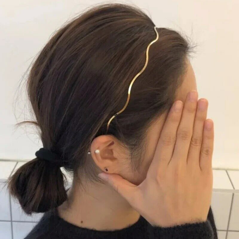 Новинка 2023, модные женские золотистые металлические волнистые гибкие повязки для волос с геометрическим рисунком, элегантный головной убор для ежедневного фотографирования