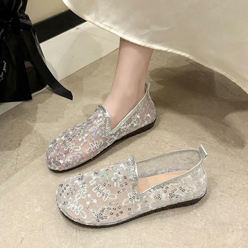 Sepatu kasual sol datar bordir jaring wanita, sepatu selop bersirkulasi antiselip sol lembut kasual musim panas untuk wanita