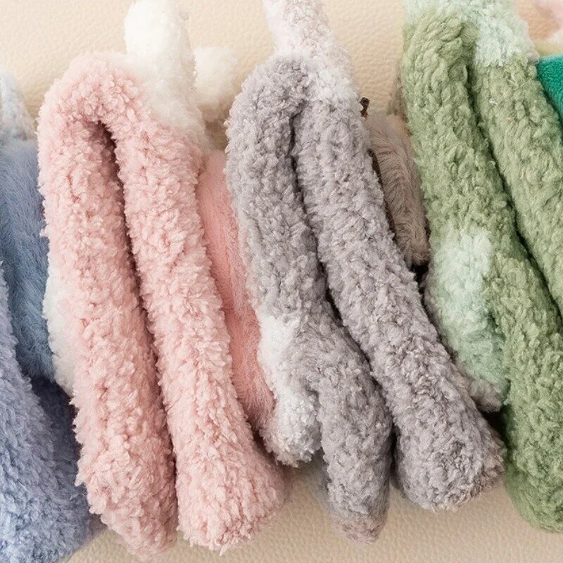 Nuovi calzini per bambini calzini lunghi multicolori caldi calzini morbidi invernali per animali carini calzini antiscivolo per la casa