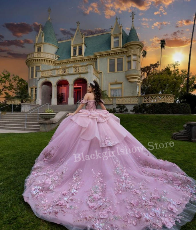 Brzoskwiniowo różowa księżniczka sukienka na Quinceanera 2024 luksusowe aplikacja kwiatowa bez ramiączek z kryształowymi koralikami kaplica Train Vestidos De Fiesta