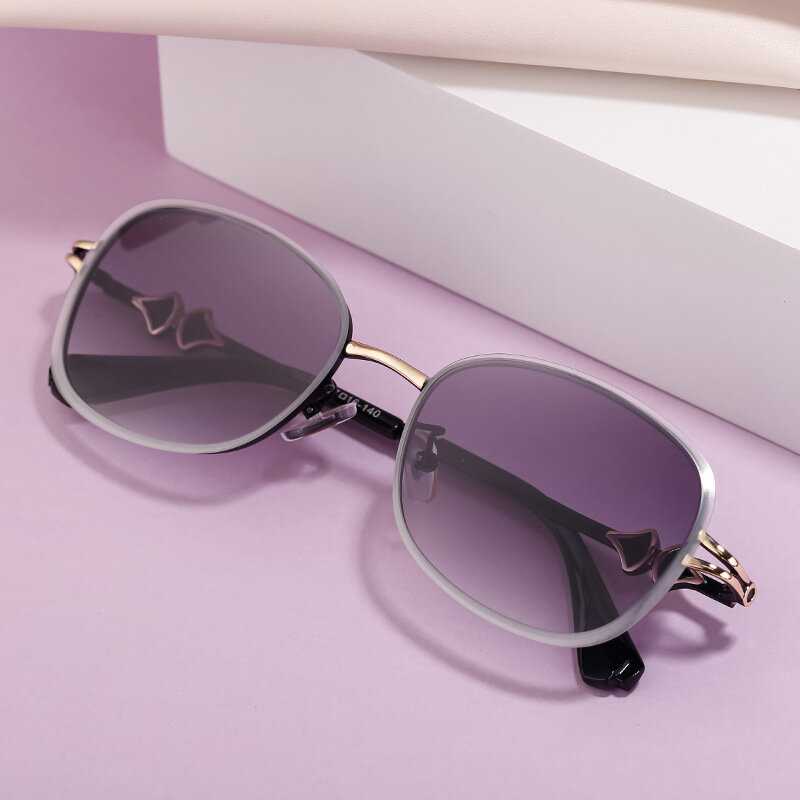 New Women's Advanced Sunglasses Fashion Light Luxury Brand High Quality Sunshades INS Outdoor Goggles Ocean Beach Mirror UV400
