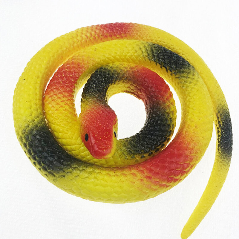 4 buah mainan ular karet palsu Pranks, mainan ular properti yang sangat elastis lembut untuk Halloween
