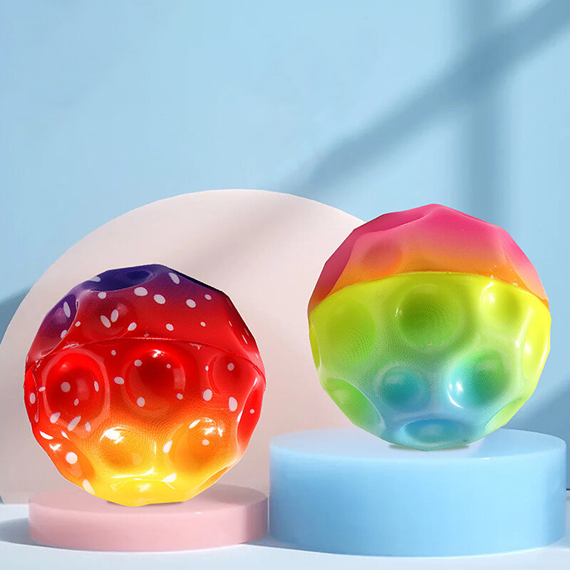 Boule souple anti-chute en forme de lune pour enfants, boule gonflable poreuse, jouet d'intérieur et d'extérieur, design ergonomique, haute résilience