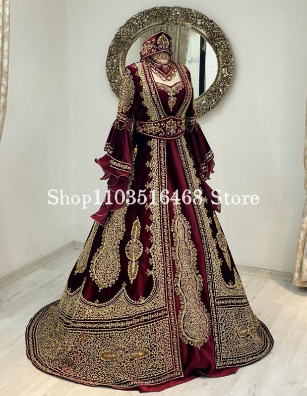 Burgundy Middle Eastern Wedding Dress with Placket Long Sleeves Luxurious Gold Appliqué Lace Up Algerian Bey Robes De Soirée