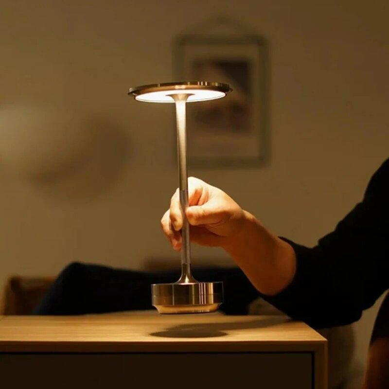 Lámpara de escritorio inalámbrica metálica, luz de atenuación de ambiente Retro, portátil, de carga Simple, táctil, USB, para Bar y restaurante