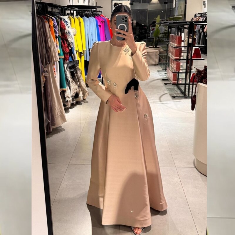 Jiayigong-vestido de noche de satén con diamantes de imitación para mujer, traje de playa con cuello redondo, a medida, para ocasiones, Midi, es Arabia Saudita