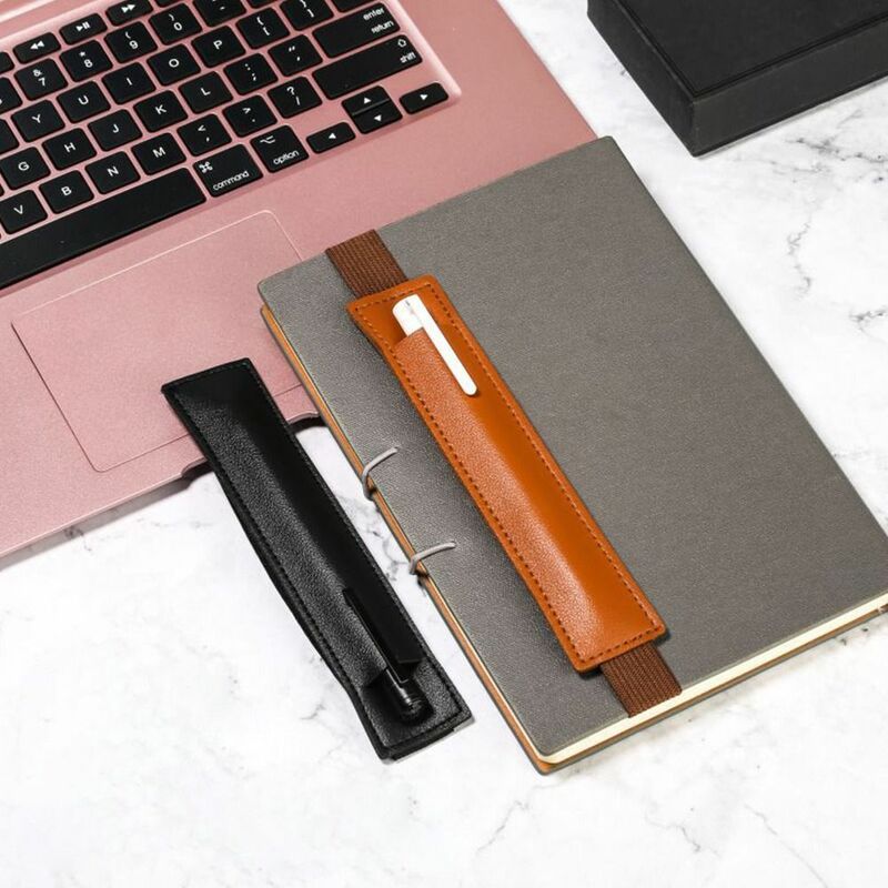 1 buah tempat pena kulit Pu elastis, tempat pensil gesper buku Notebook klip pena portabel rapat kantor pemegang pena Laptop