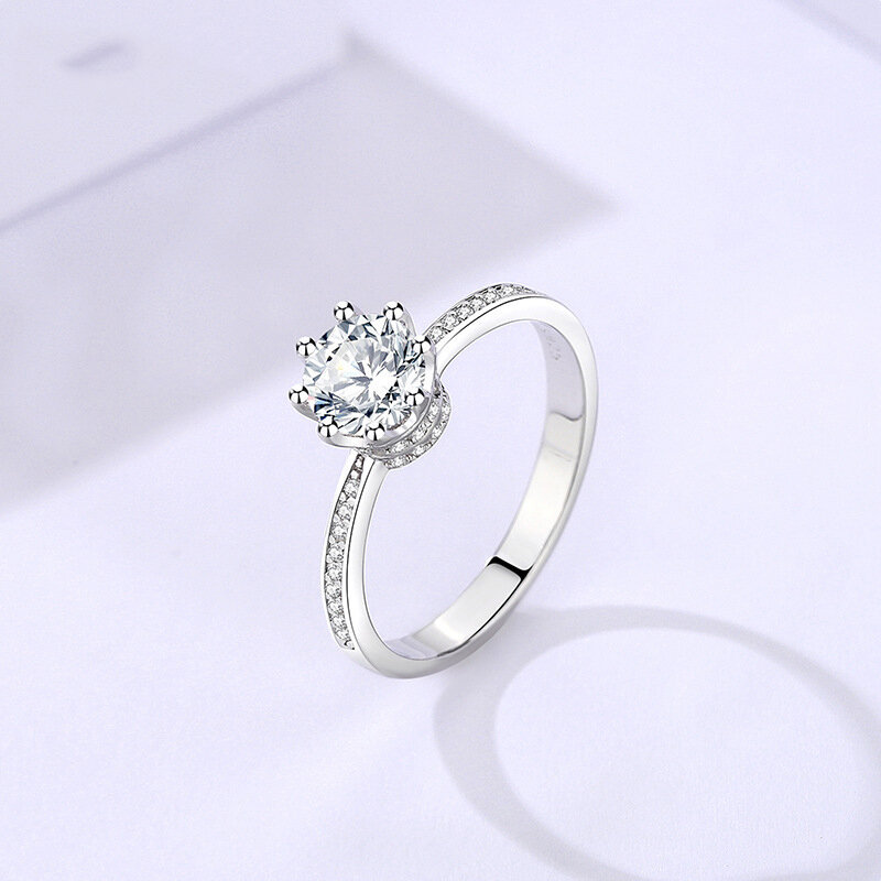 Женское кольцо с бриллиантами, серебро 0,8 карат