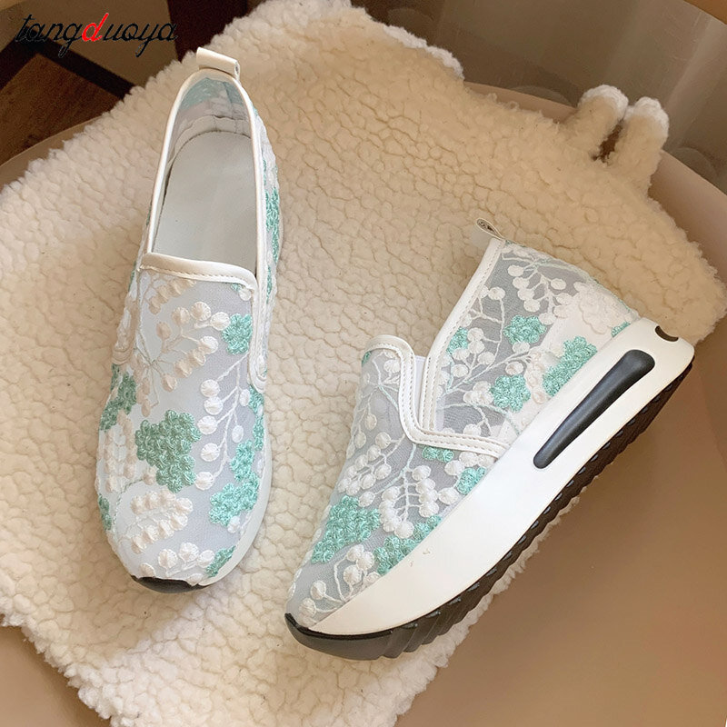 Zapatillas de plataforma con cuña para mujer, zapatos de malla con bordado Floral, cómodos e informales, sin cordones, talla 42, color blanco