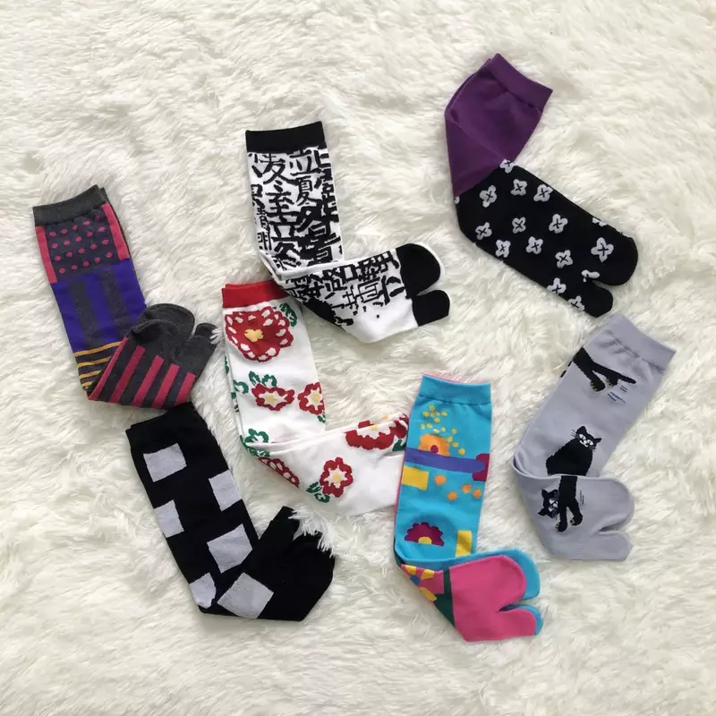 Calcetines de algodón peinado estilo Harajuku para mujer, calcetín de dos dedos, Jacquard, dibujos animados, gato, flor, geometría, divertido, Punta dividida