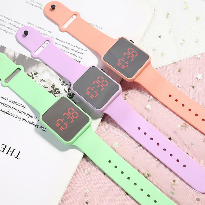 子供のためのLED腕時計おもちゃを着用する正確なタイミング快適な正方形の時計子供のためのファッション腕時計おもちゃ