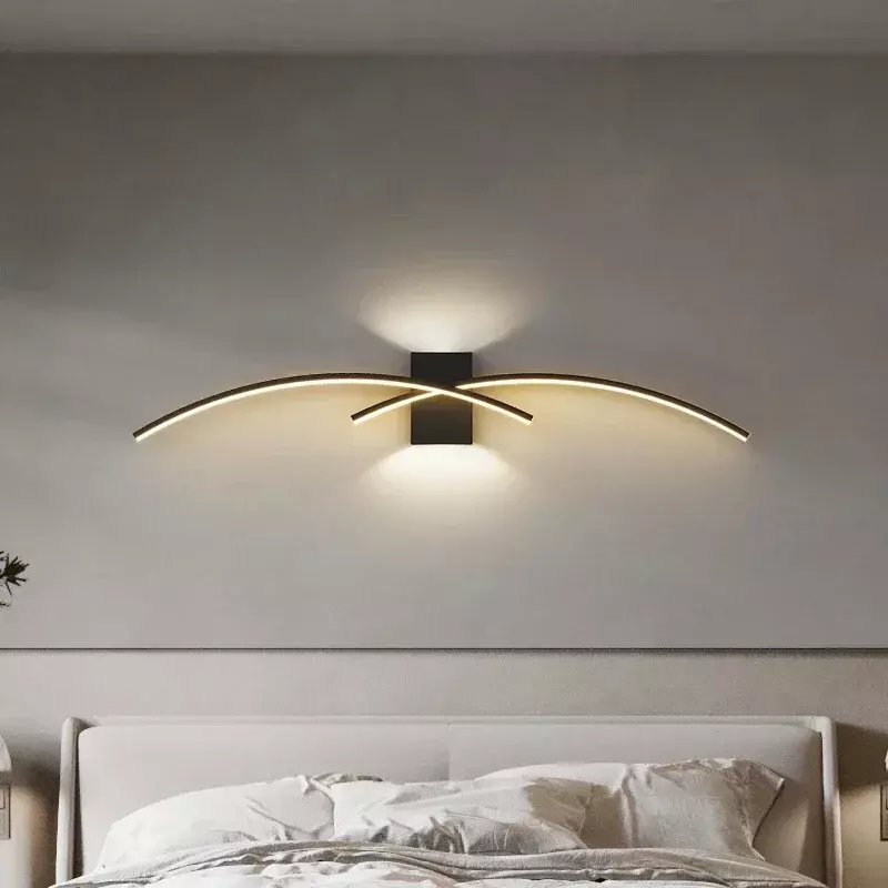 โคมไฟ LED สีขาวแบบทันสมัยโคมไฟในร่มห้องห้องนอนข้างเตียงรับประทานอาหารสีดำไฟติดผนังสีทองแบบเรียบง่ายใหม่