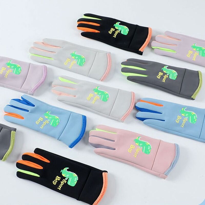 Мультяшные перчатки с пальцами, модные ветрозащитные детские лыжные перчатки, водонепроницаемые зимние теплые варежки для сноуборда для мальчиков и девочек