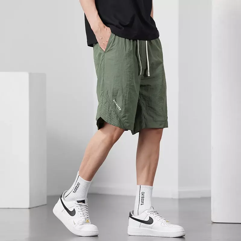 Sports Shorts for Men's Summer Thin Ice Silk Casual Shorts for Men's Loose and Breathable Daily Beach Wear