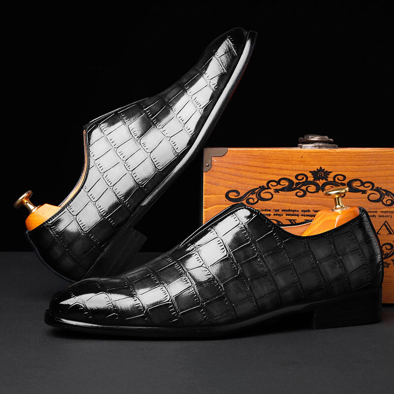 Sepatu datar bisnis pola buaya pria, sneaker Formal desainer kulit, pantofel pesta Natal untuk lelaki