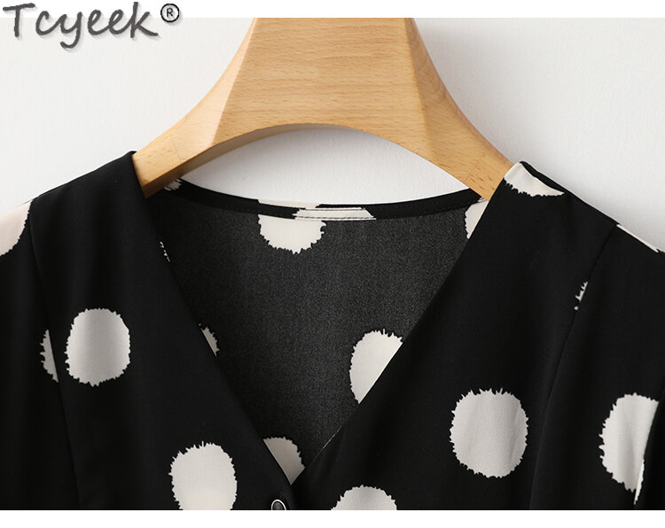 Tcyeek-camisas de seda de morera para mujer, ropa de primavera y verano, Top de manga corta con cuello en V, Top elegante con lunares, 92%