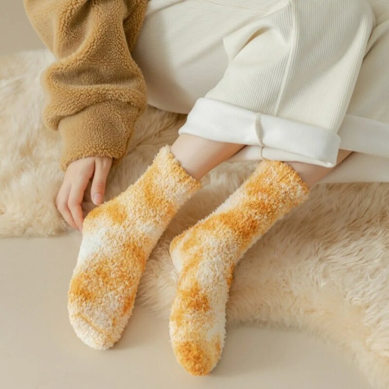 Calcetines de lana de Coral Tie-dye para mujer, calcetines de felpa de Coral suave y grueso para dormir, calcetines largos de tubo de pantorrilla, calcetines de piso para mujer