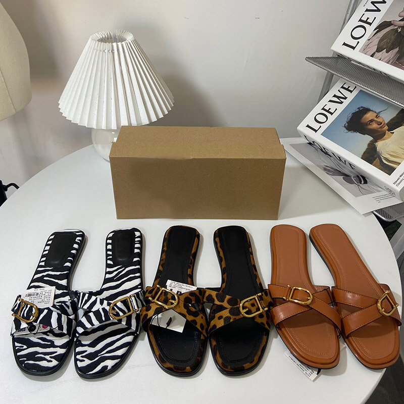 Chaussures plates à imprimé léopard pour femmes, bretelles croisées, boucles en métal, sandales Parker exposées, pantoufles à l'arrière, 2024