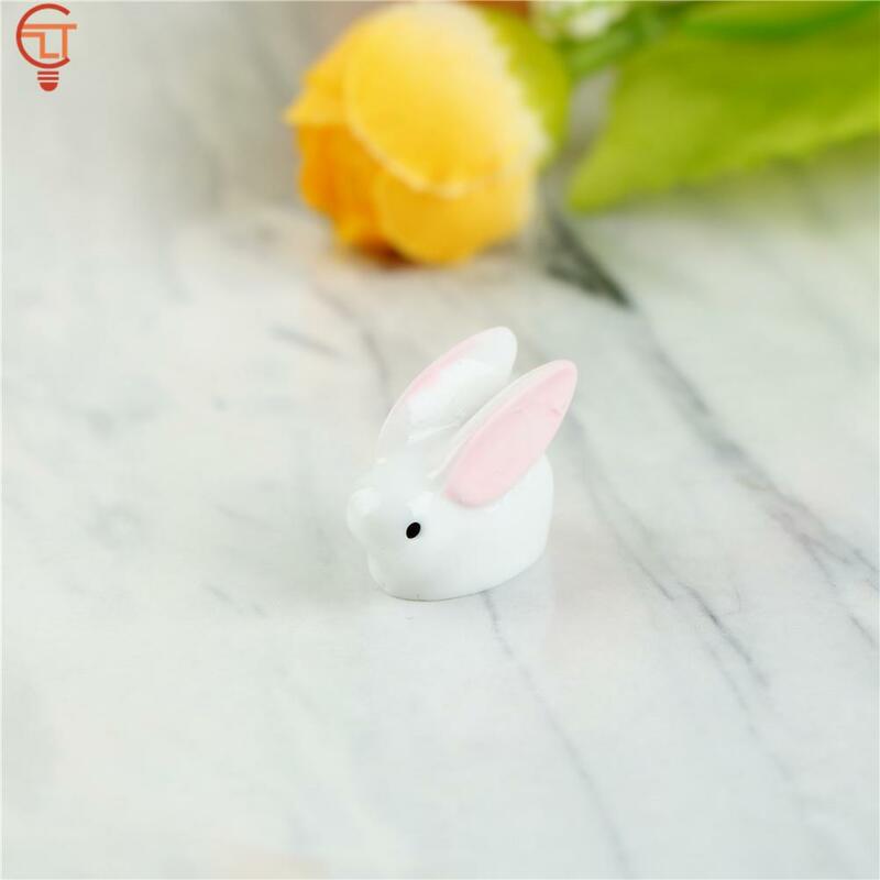 1pc Mini Resina Coelhos Figuras Em Miniatura 3D Little White Rabbit Ornamento Micro Paisagem Dollhouse Decoração Diy Artesanato