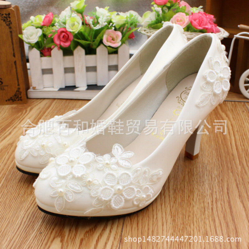 Sepatu pump wanita modis pernikahan PU 3 5 8CM sepatu hak tipis modis bunga sepatu wanita berenda putih