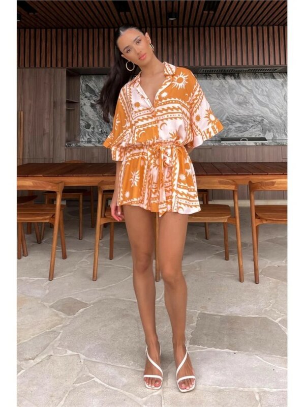 2024 modne kombinezony z nadrukiem szorty letnie damskie pajacyki dekolt w serek Casual kombinezon plażowy sznurowane body Streetwear jednoczęściowe