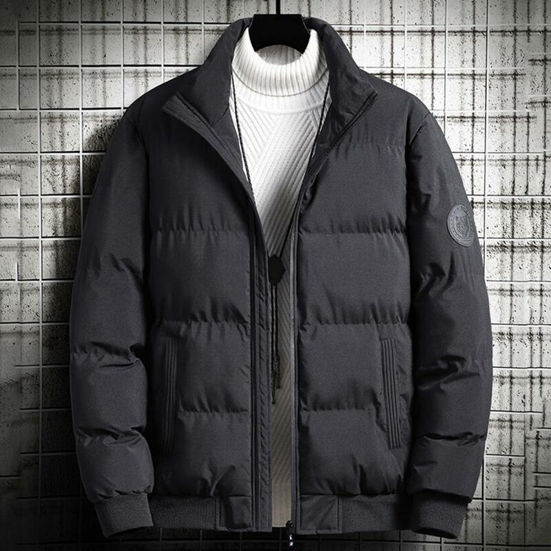 Зимняя мужская стеганая куртка-пуховик с воротником-стойкой и карманами