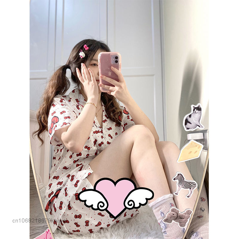 Baju Cetak Pita Sanrio Hello Kitty Y2k Atasan Lengan Pendek Halus Piyama Celana Pendek Longgar Set Wanita Pakaian Tidur Kawaii Lembut 2 Potong