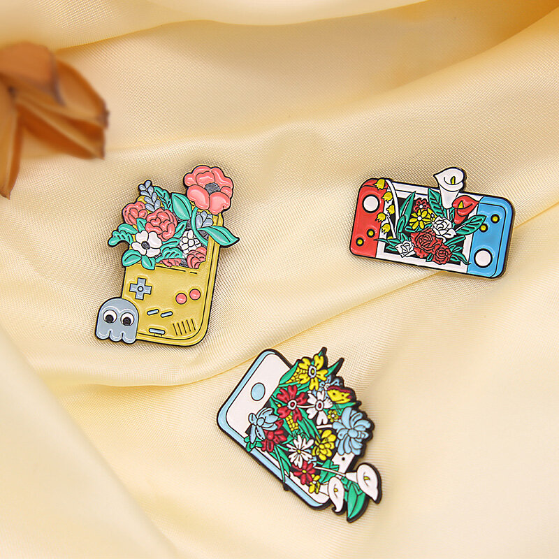 machines Enamel Pins Gamepad Mobile Phone Handset Jewelry Brooches Shirt Badges Lapel Gifts For Friends Flowers Plants Game