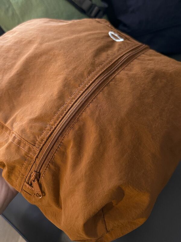Lightweight Nylon Outdoor Sports Light Color Big Capacity Shoulder Bag Casual Schoolbag Handbag Student Leisure Travel Bag