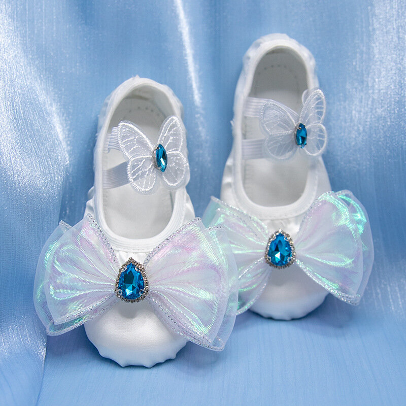 Sepatu dansa balet anak-anak berlian busur putih sepatu cakar kucing sol lembut sepatu tari balet wanita elegan sandal sepatu