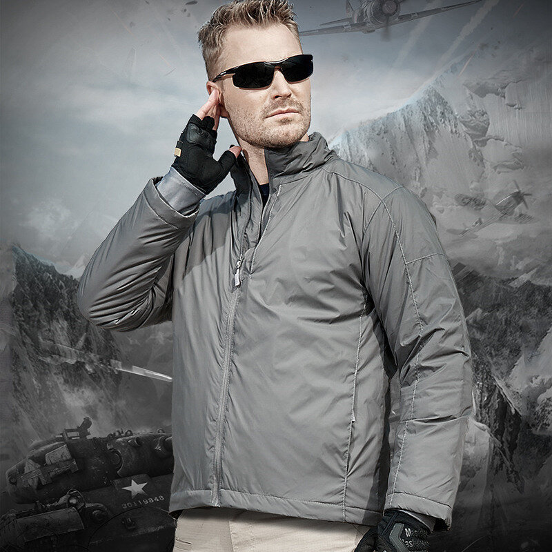 男性用の厚くて暖かいコート,防風性と防水性の戦術的なジャケット,大きなポケット付きの丈夫な衣服,冬用