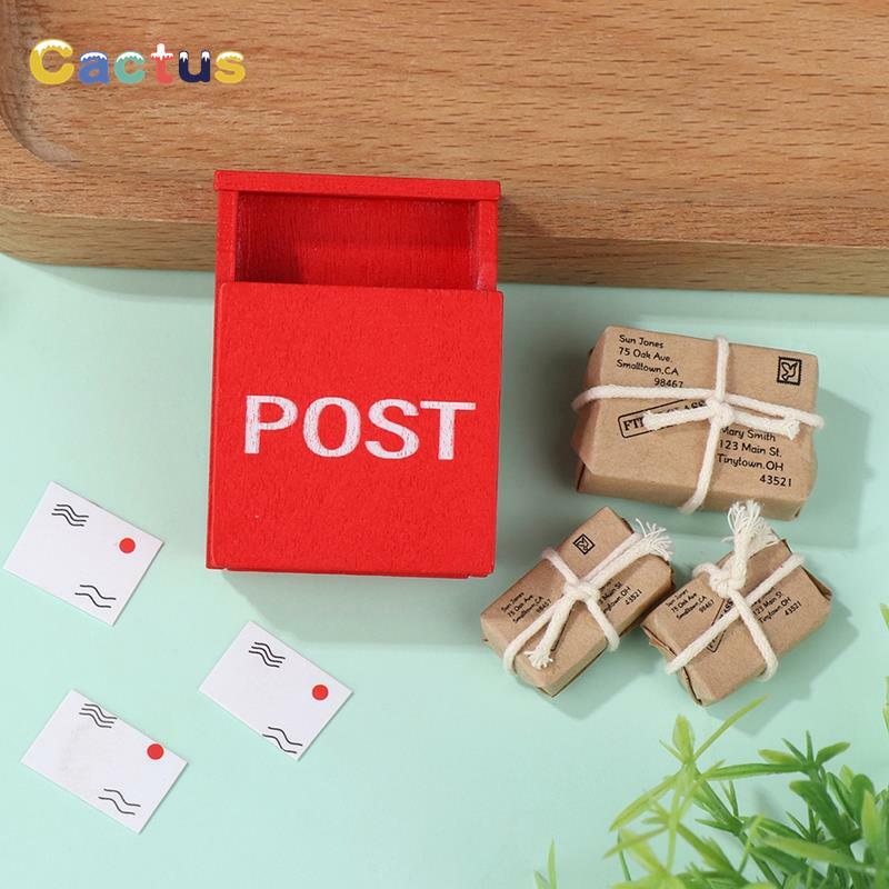 Miniatur rumah boneka 1:12 kotak huruf merah kotak surat dengan pos karung kartu pos peri pintu Taman furnitur pohon Natal mainan Dekor