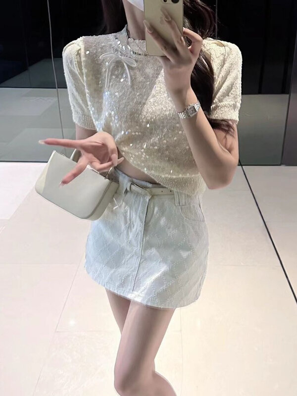 Temperament słodki cekinowy Top dzianinowa koszula kobiety delikatny łuk splot z okrągłym dekoltem elastyczny wąski koreański moda letnie damskie eleganckie ubrania