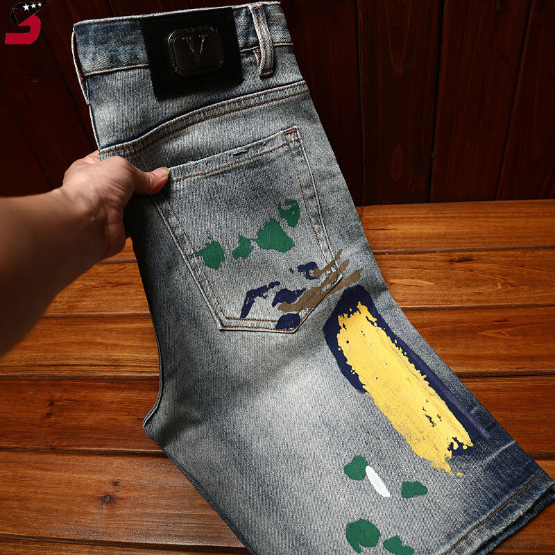 Wysokiej klasy i modne jeansowe szorty z nadrukiem farby męskie z lokomotywą rozciągliwe dopasowanie modne letnie zgrane przycięte spodnie