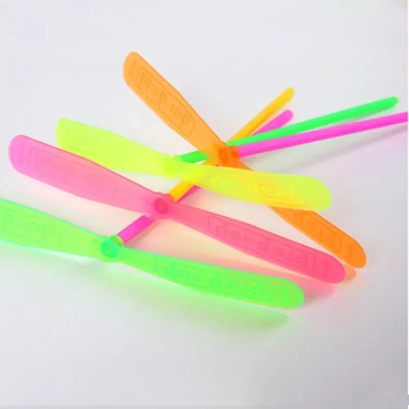 Hélice de libellule en plastique bambou, jouet classique d'extérieur, flèche volante rotative multicolore, couleur aléatoire, cadeau pour enfant, 5 à 50 pièces