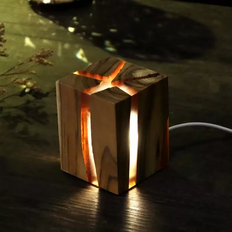 Creatieve Outdoor Camp Sfeer Licht Slaapkamer Desktop Gebarsten Lamp Ornament Epoxyhars Massief Hout Led Decoratief Nachtlampje