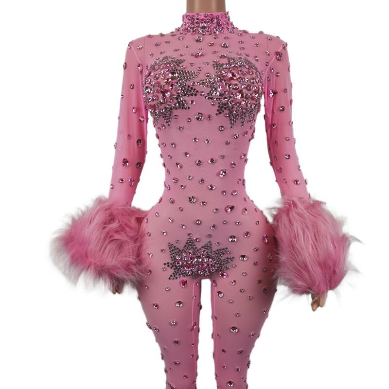 반짝이는 핑크 메쉬 투명 점프수트, 섹시한 털 디자인, 생일 의상, 가수 댄서 공연, 코스튬 무대 착용, 귀빈
